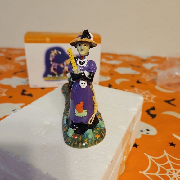Department 56 Halloween "Little Ghouls' Field Trip" Village Figurine Table Decor - Picture 5 of 8